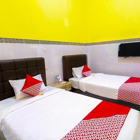 Oyo 1427 Azzahra Guest House Syariah Mataram Exterior foto