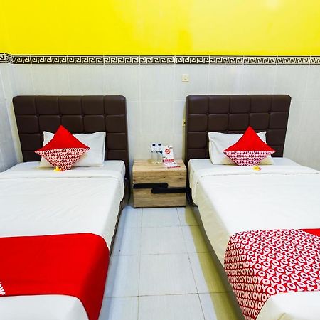 Oyo 1427 Azzahra Guest House Syariah Mataram Exterior foto