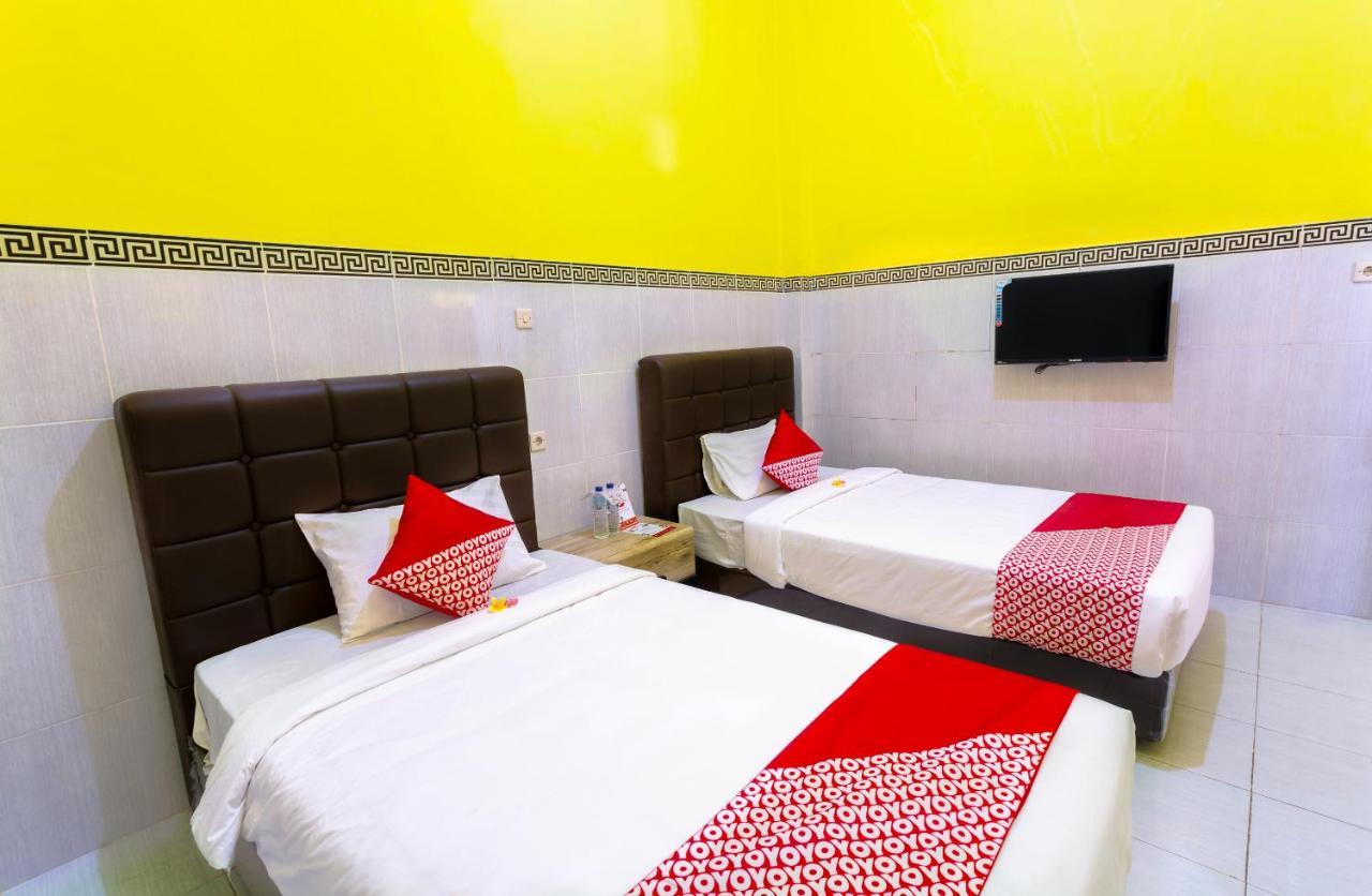 Oyo 1427 Azzahra Guest House Syariah Mataram Exterior foto