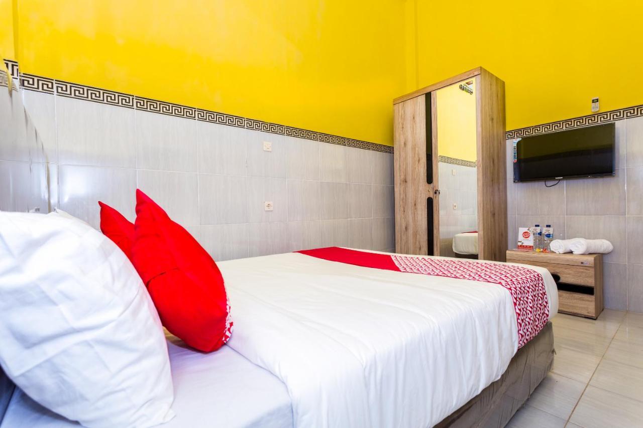 Oyo 1427 Azzahra Guest House Syariah Mataram Exterior foto