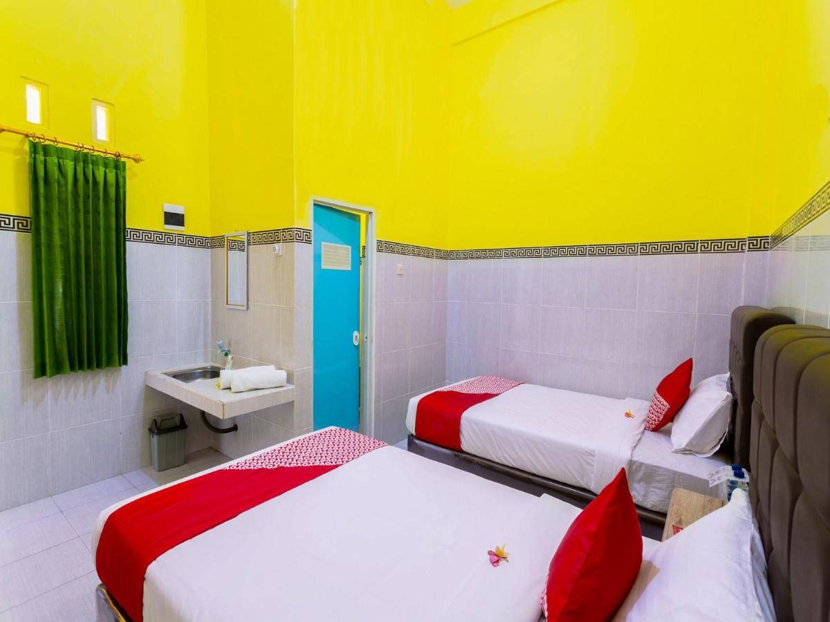 Oyo 1427 Azzahra Guest House Syariah Mataram Exterior foto