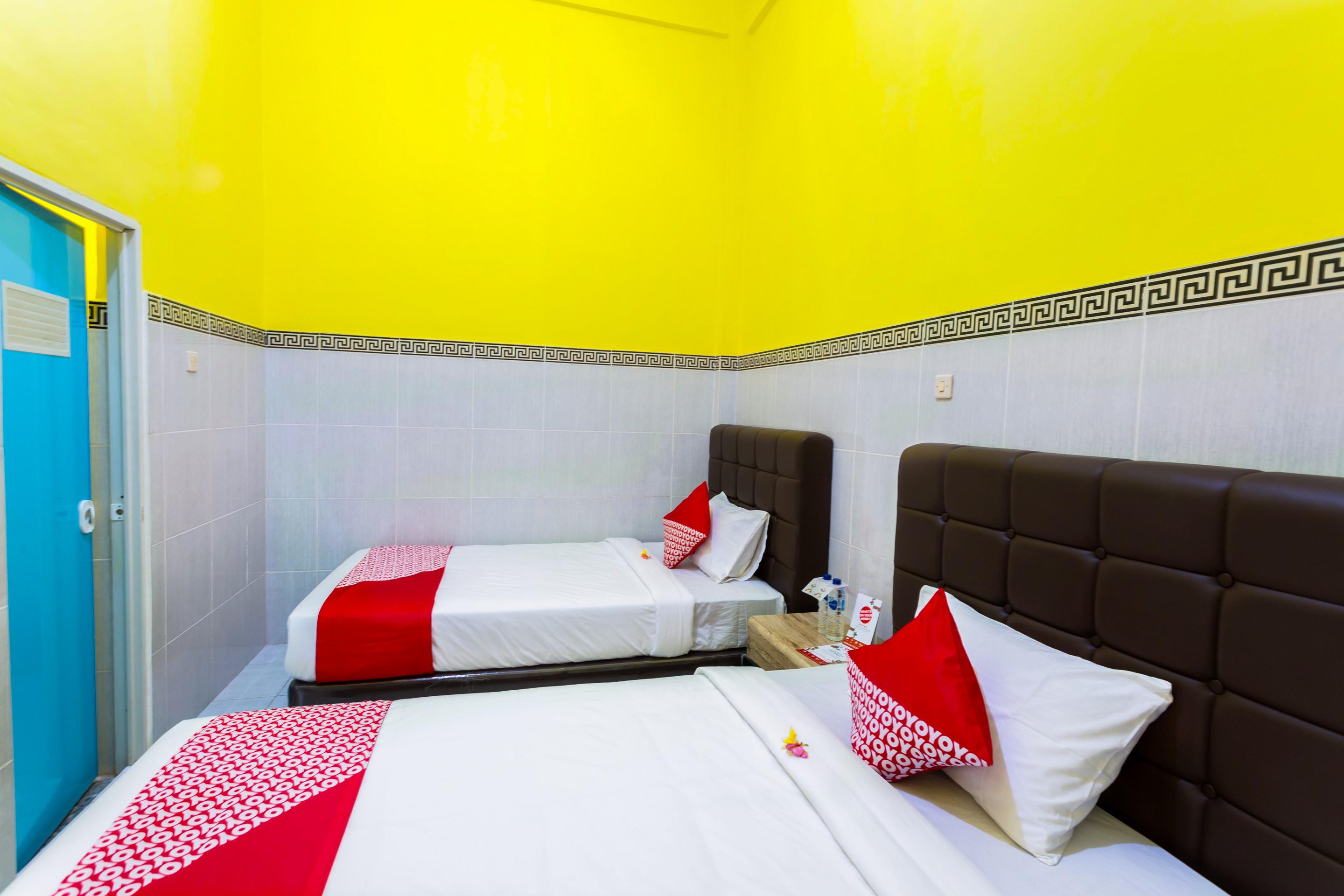 Oyo 1427 Azzahra Guest House Syariah Mataram Exterior foto