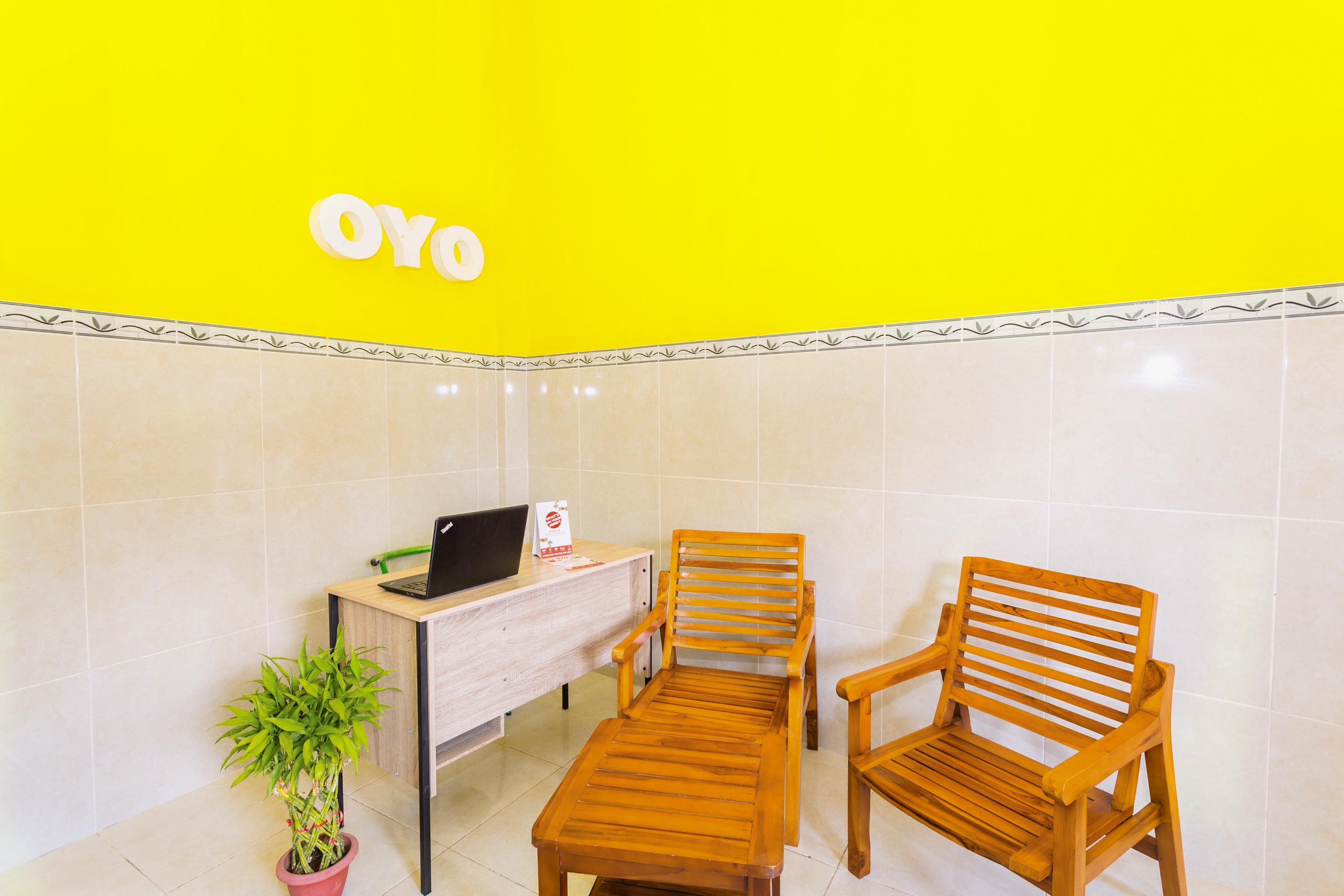 Oyo 1427 Azzahra Guest House Syariah Mataram Exterior foto