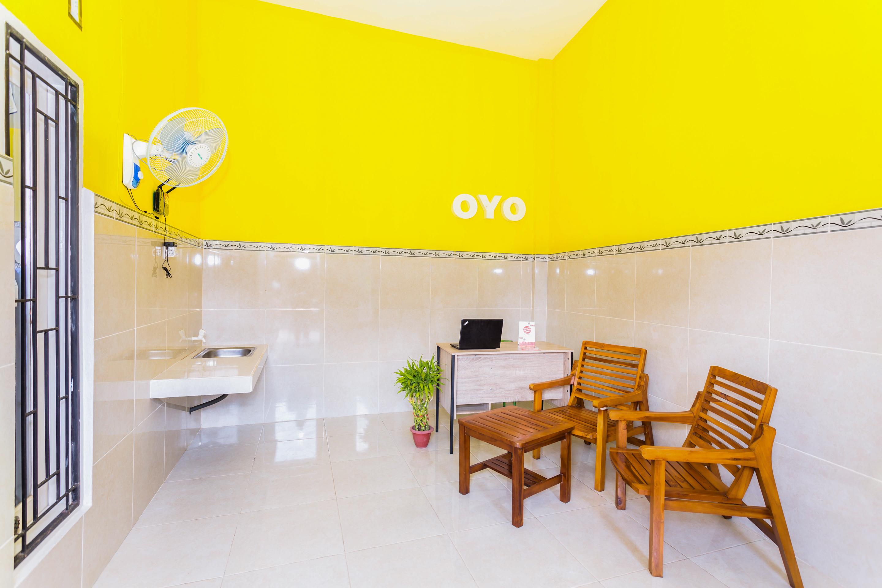 Oyo 1427 Azzahra Guest House Syariah Mataram Exterior foto